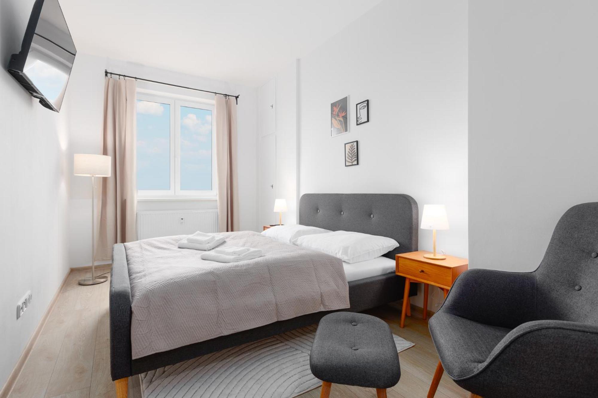 2 Bedrooms With Kitchen Near The Subway Apartment