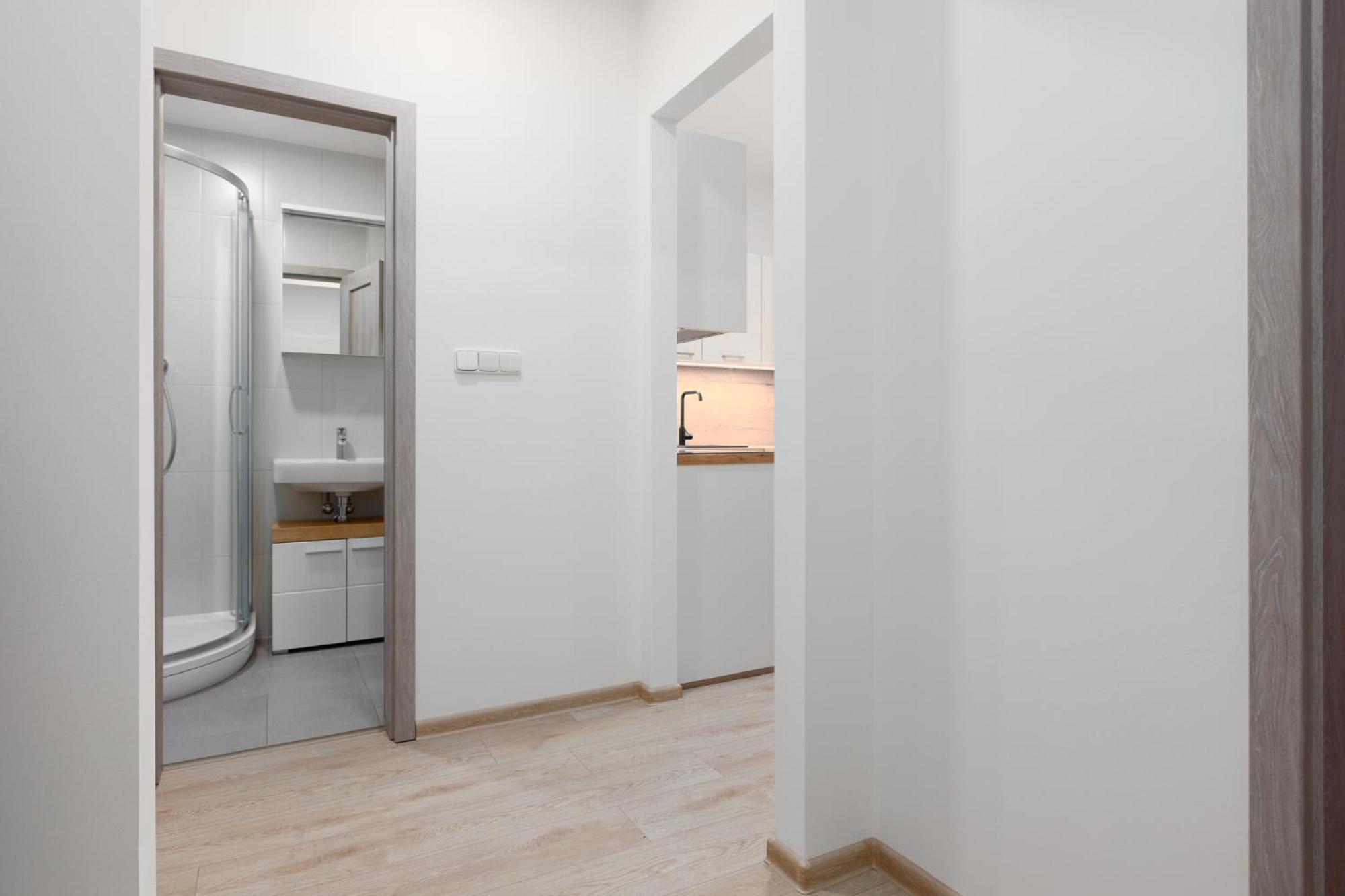 Apartment 2 Bedrooms With Kitchen Near The Subway