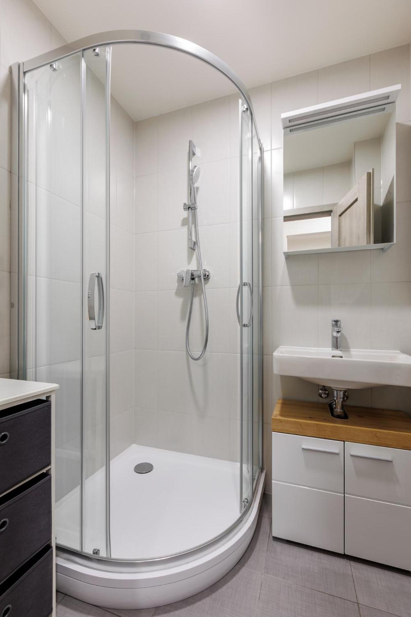 2 Bedrooms With Kitchen Near The Subway Apartment *