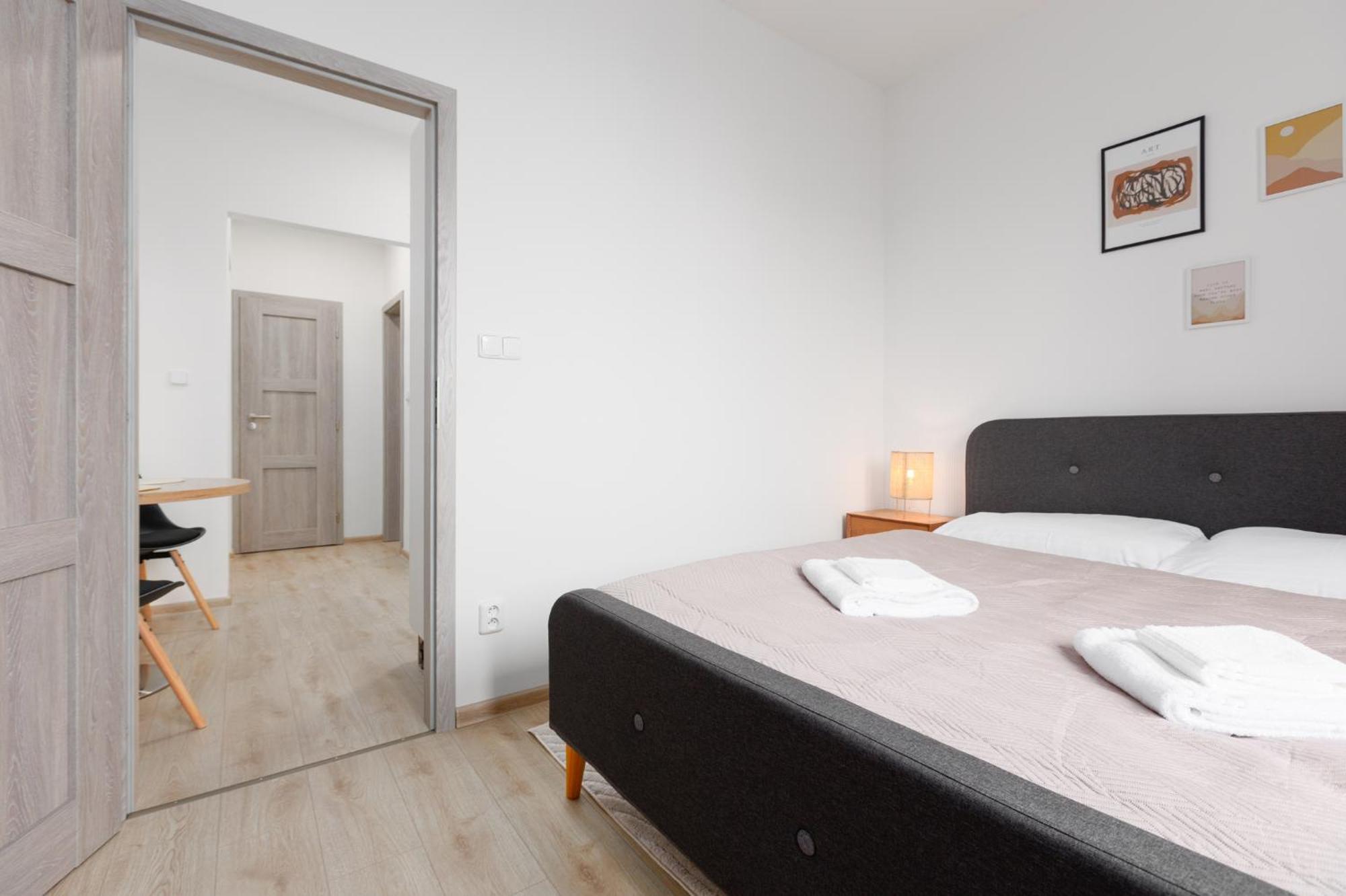 Apartment 2 Bedrooms With Kitchen Near The Subway Prague