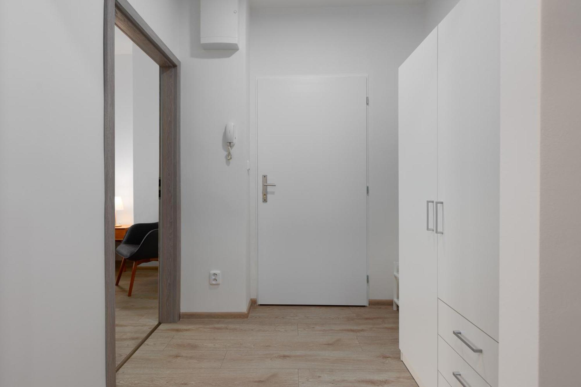 2 Bedrooms With Kitchen Near The Subway Apartment Prague