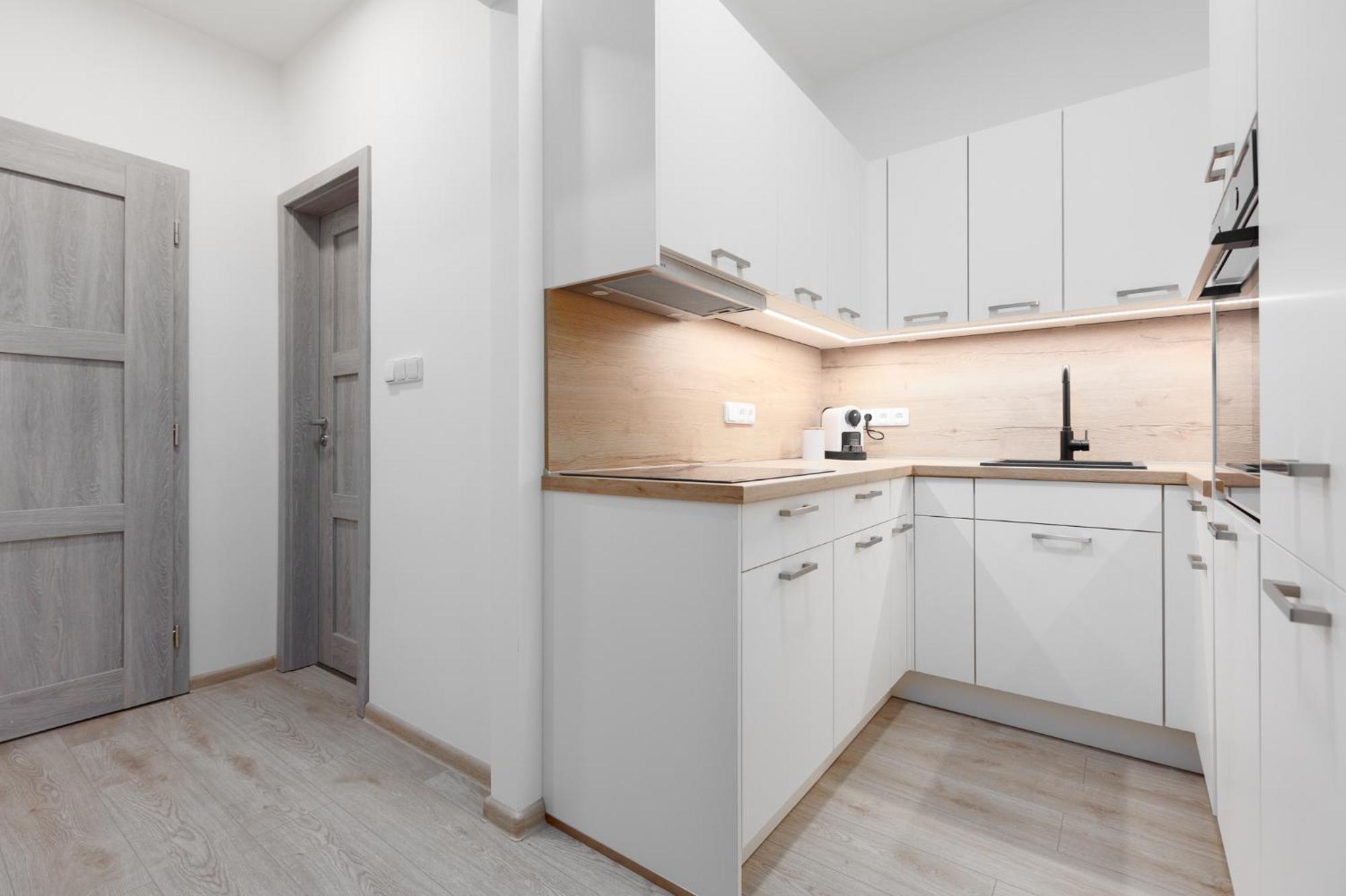 Apartment 2 Bedrooms With Kitchen Near The Subway